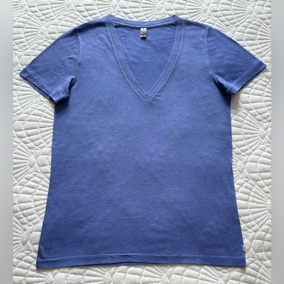 Aritzia | TNA Over-sized V-Neck TShirt- Size Small - Picture 1 of 10